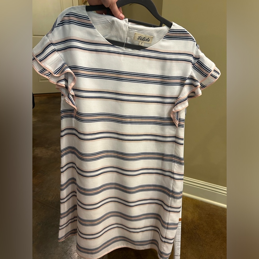 Listicle size small lined dress with pockets